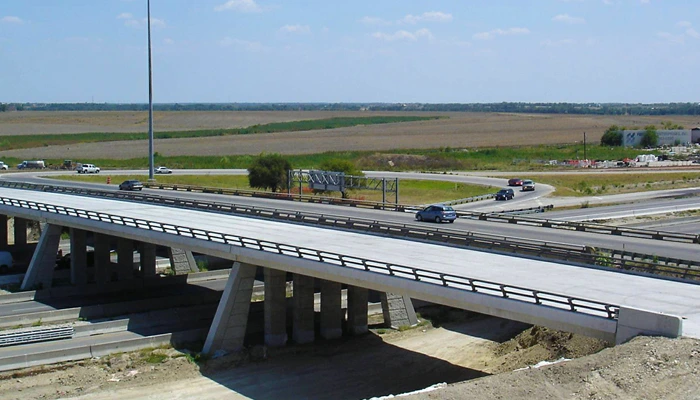 Development of Pre-Topped U Beam for LP 340 bridges over IH 35, Waco, TX